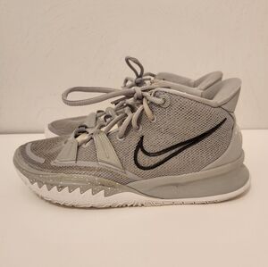 Nike Kyrie Wolf Gray Men's Sneakers Size 8.5 Shoes
